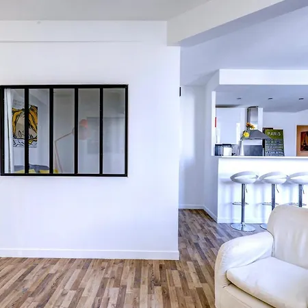 Palais Royal - Louvre Apartment